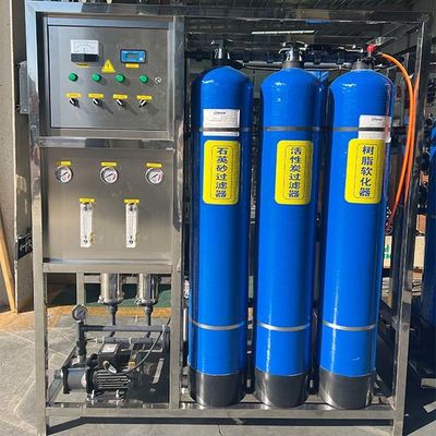 पीवीसी 0.5 टन एकल ध्रुवीय तीन टैंक रिवर्स ऑस्मोसिस संयंत्र छोटे स्थानों के लिए