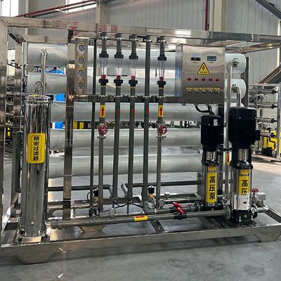 डबल स्टेज वीडियो आउटगोइंग-निरीक्षण प्रदान किया गया 4 टन रिवर्स ऑस्मोसिस वाटर डेसलिंग मशीन